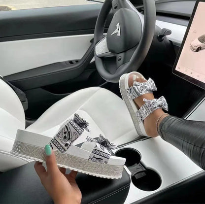 2021 New Bling Thick Bottom Fashion Flip Flops Cute Bow-Tie Slippers women's sandals 2020 designs women's sandals size 11-meg BEST buys